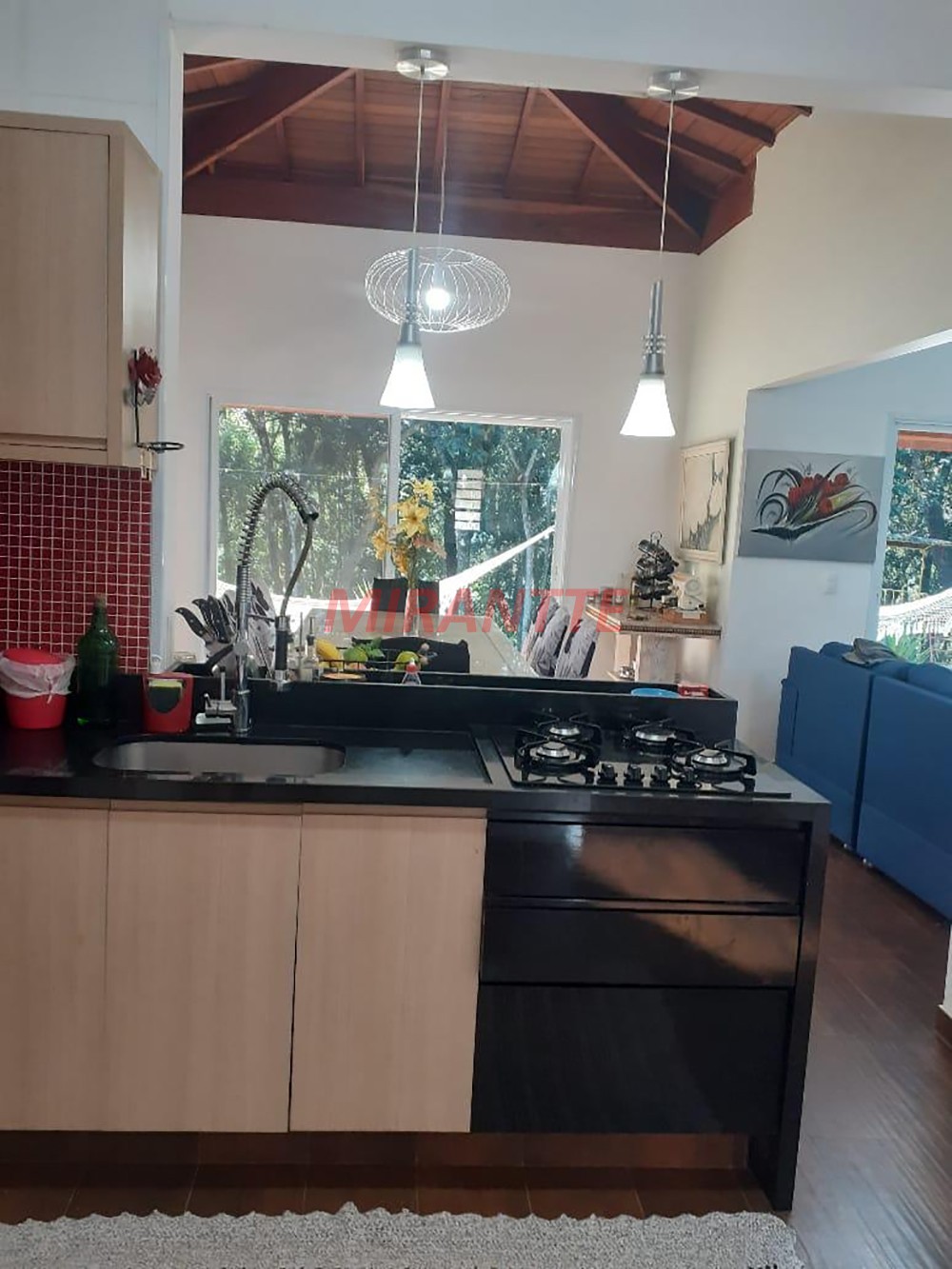 Sobrado de 304m² com 2 quartos em Roseira