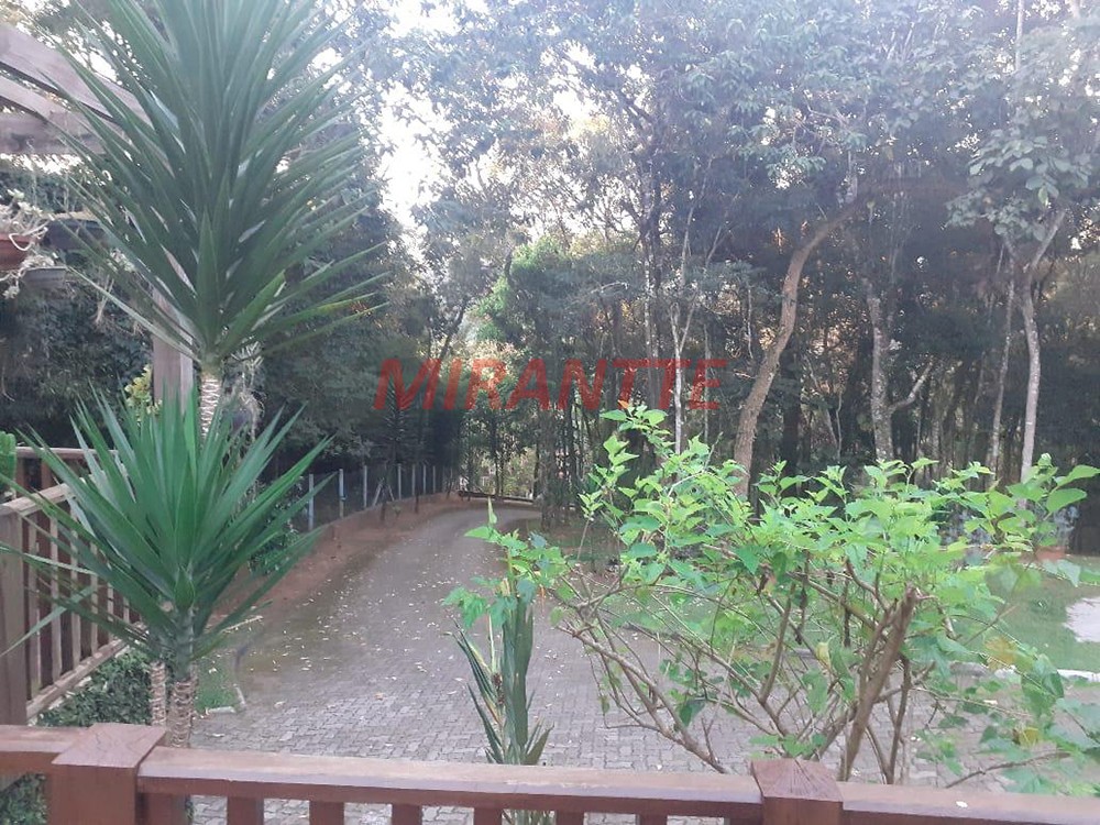 Sobrado de 304m² com 2 quartos em Roseira