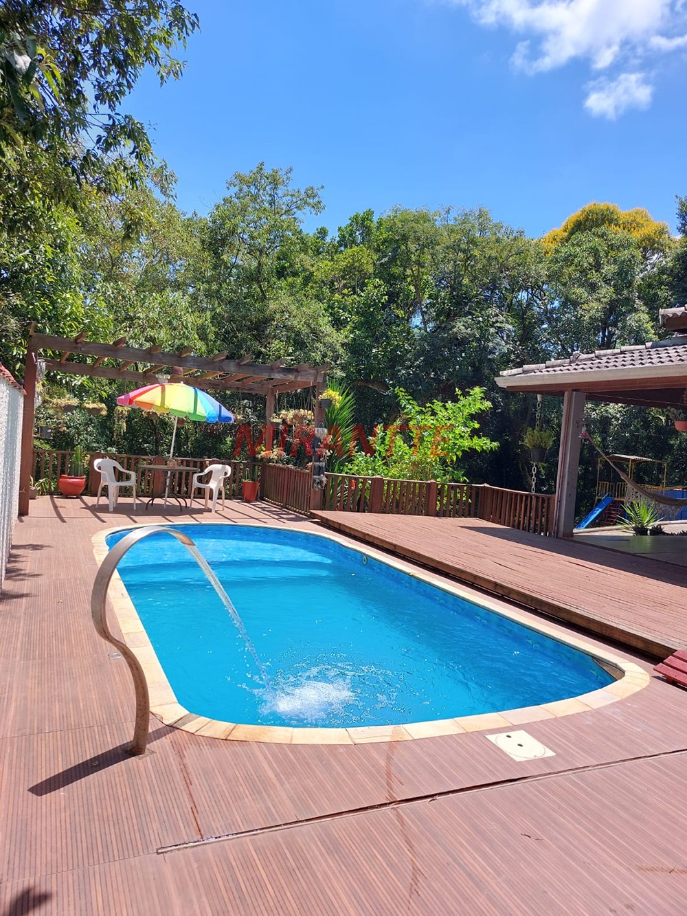 Sobrado de 304m² com 2 quartos em Roseira