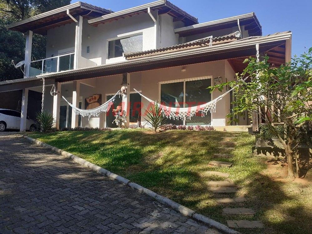 Sobrado de 304m² com 2 quartos em Roseira