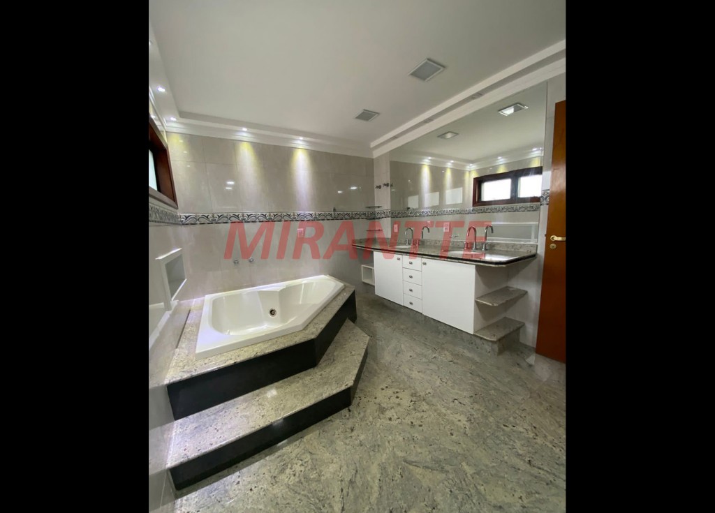 Cond. fechado de 827m² com 3 quartos em Portal do Paraíso I