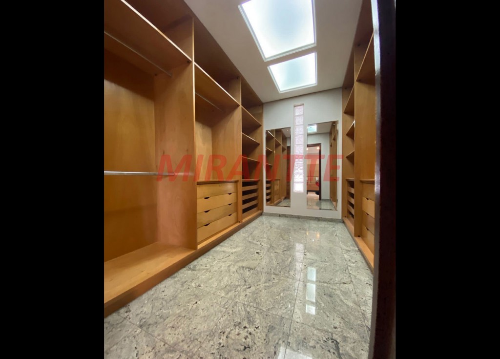 Cond. fechado de 827m² com 3 quartos em Portal do Paraíso I