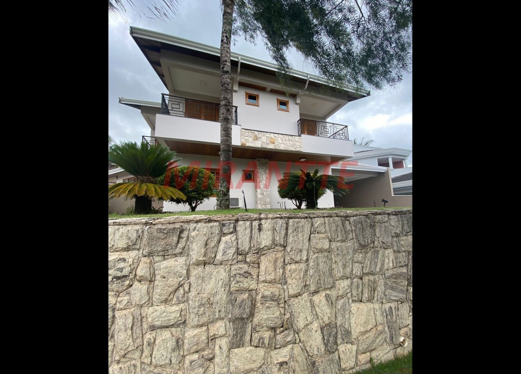 Cond. fechado de 827m² com 3 quartos em Portal do Paraíso I