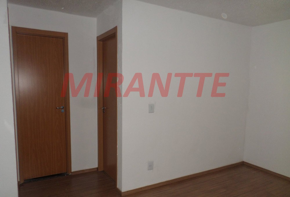 Apartamento de 43m² com 2 quartos em Água Chata
