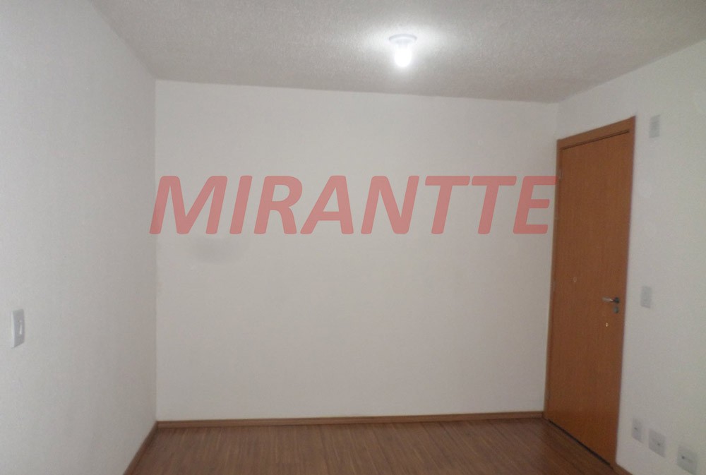 Apartamento de 43m² com 2 quartos em Água Chata