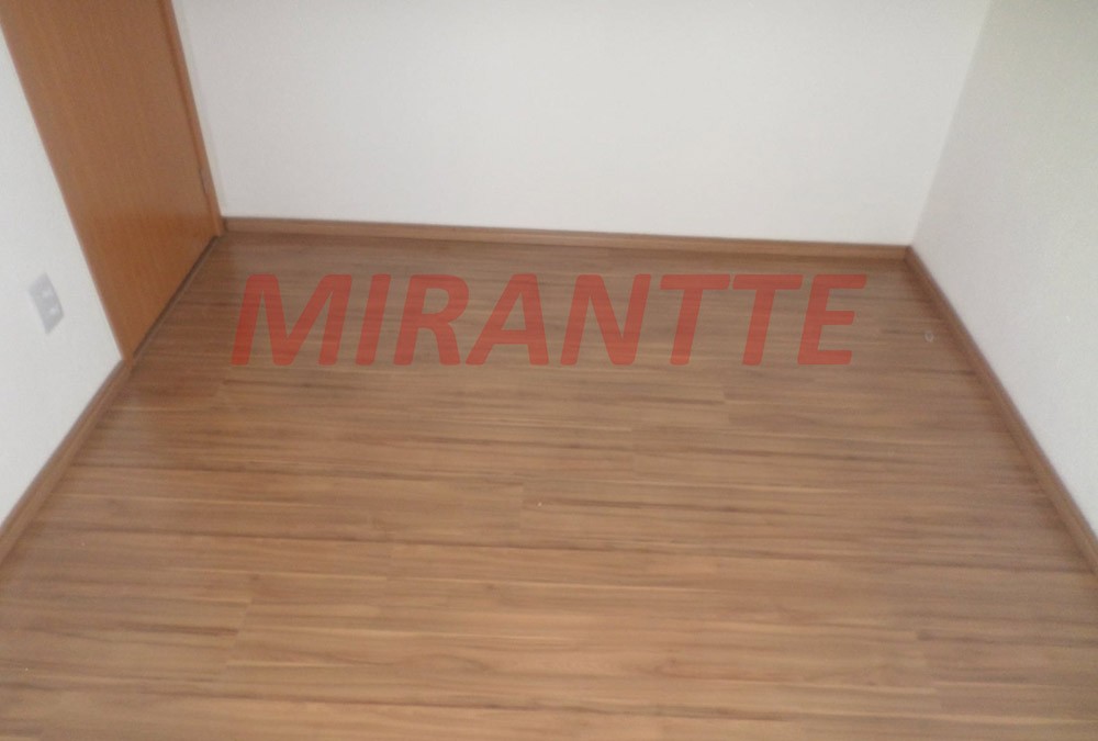 Apartamento de 43m² com 2 quartos em Água Chata