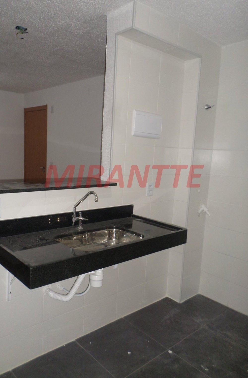 Apartamento de 43m² com 2 quartos em Água Chata
