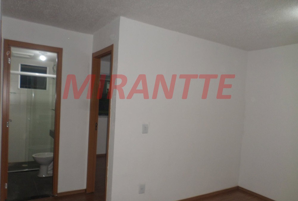 Apartamento de 43m² com 2 quartos em Água Chata
