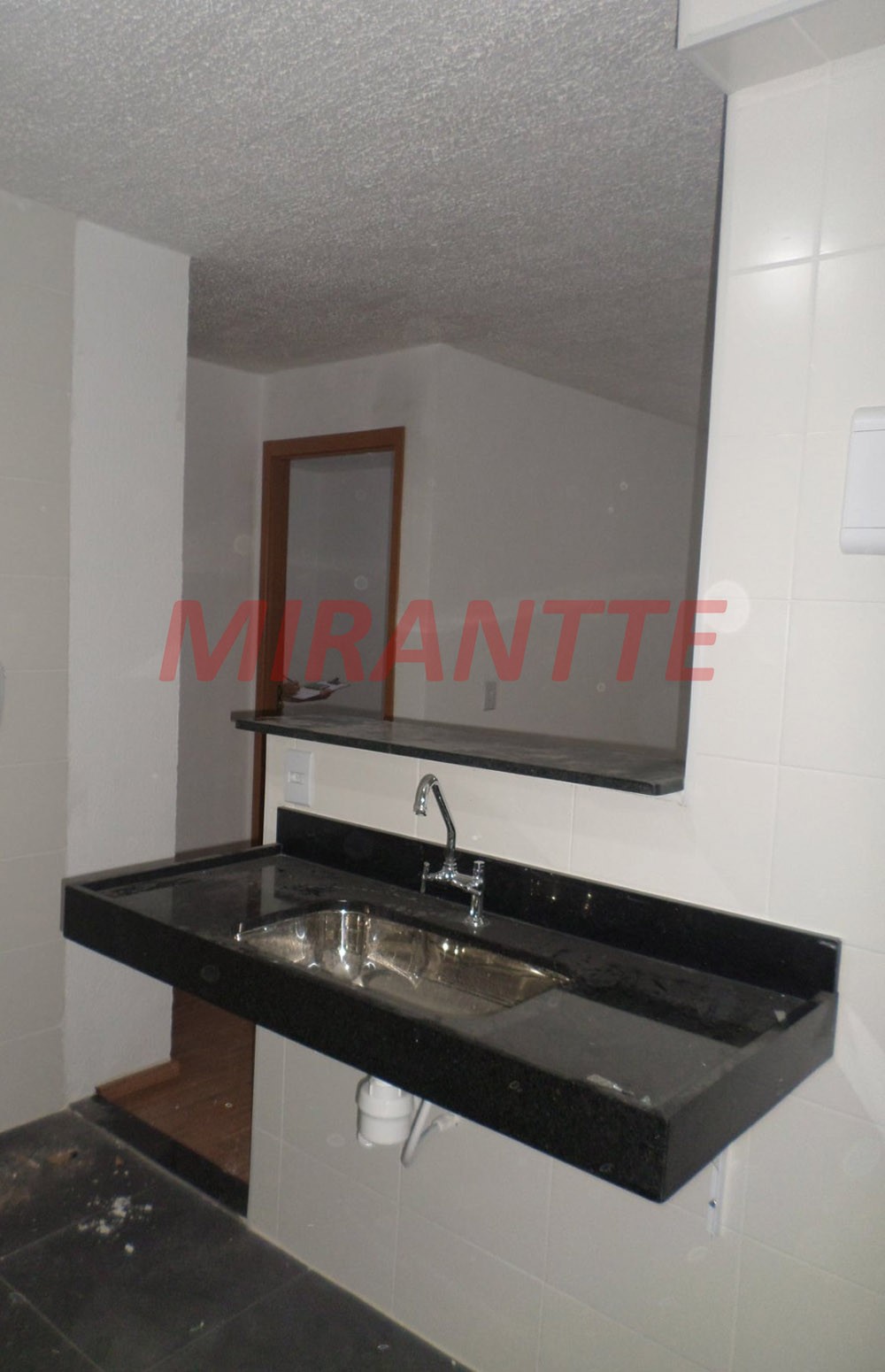 Apartamento de 43m² com 2 quartos em Água Chata
