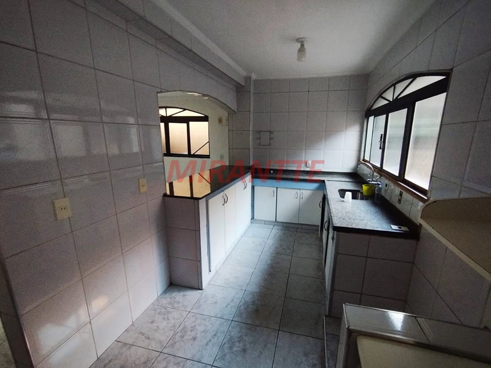 Sobrado de 253m² com 4 quartos em Vila Augusta