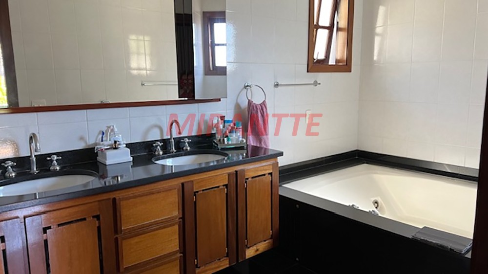 Sobrado de 570m² com 4 quartos em Jardim Virginia Bianca