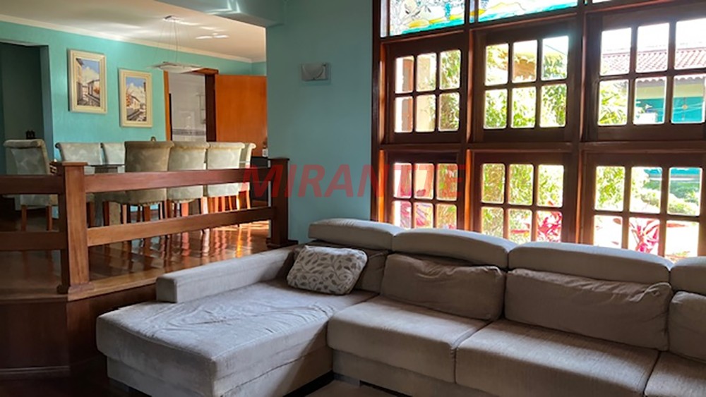 Sobrado de 570m² com 4 quartos em Jardim Virginia Bianca