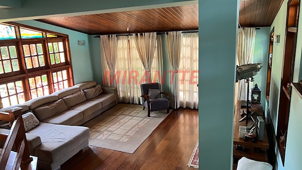 Sobrado de 570m² com 4 quartos em Jardim Virginia Bianca