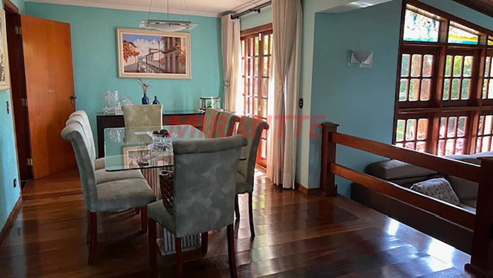 Sobrado de 570m² com 4 quartos em Jardim Virginia Bianca