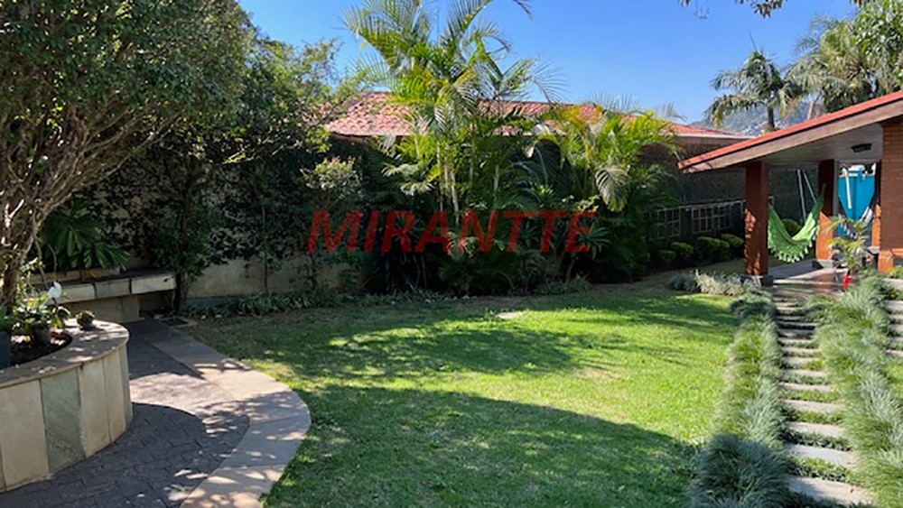 Sobrado de 570m² com 4 quartos em Jardim Virginia Bianca