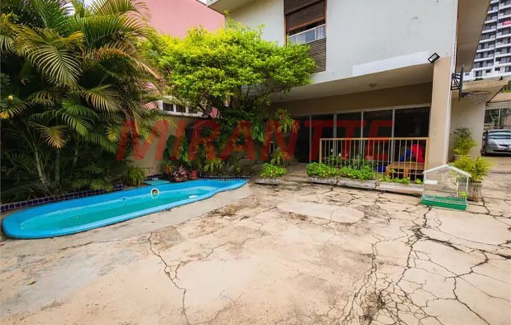 Sobrado de 422m² com 4 quartos em Vila Rosália