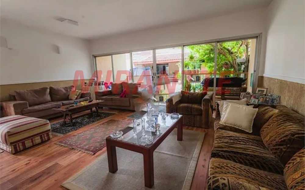 Sobrado de 422m² com 4 quartos em Vila Rosália