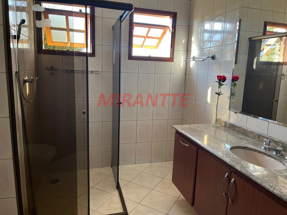 Sobrado de 254m² com 3 quartos em Santana