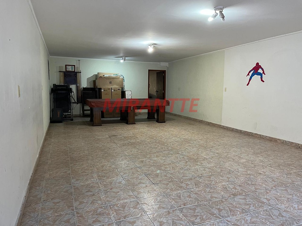 Sobrado de 254m² com 3 quartos em Santana