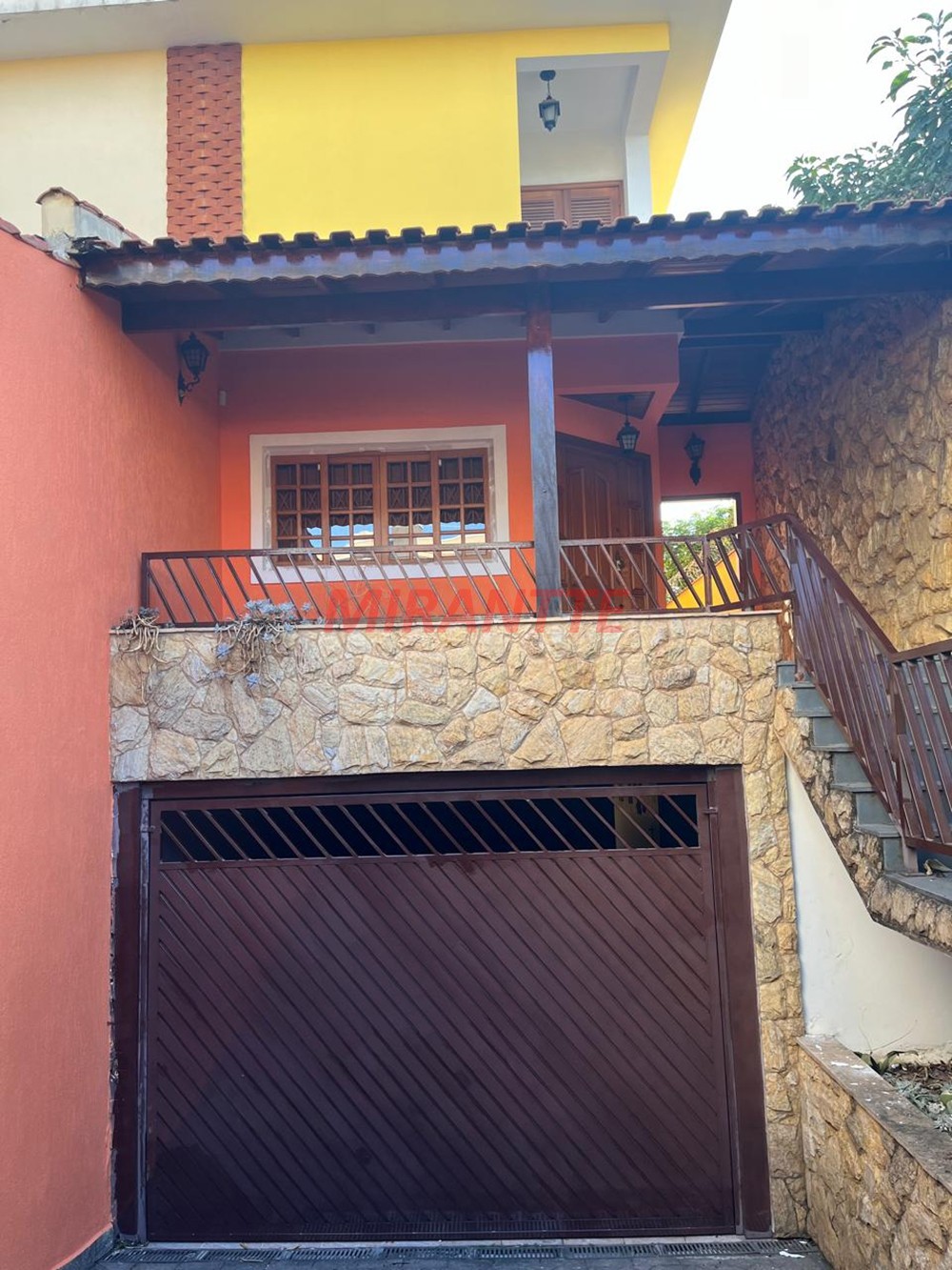 Sobrado de 254m² com 3 quartos em Santana