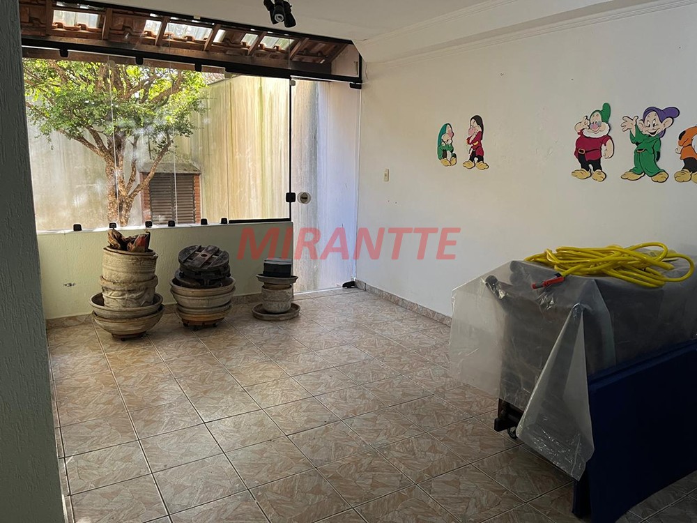 Sobrado de 254m² com 3 quartos em Santana