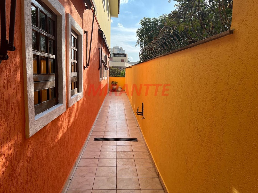 Sobrado de 254m² com 3 quartos em Santana
