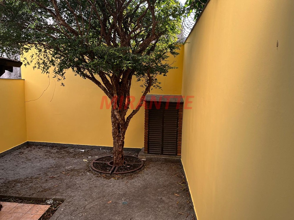Sobrado de 254m² com 3 quartos em Santana