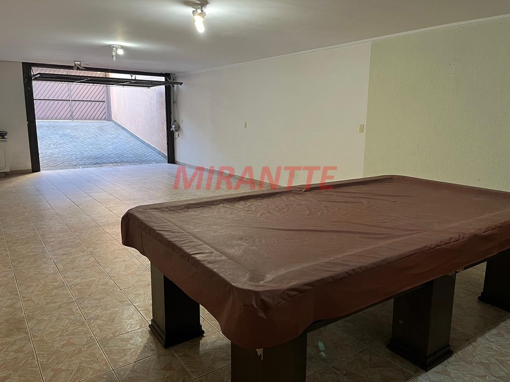 Sobrado de 254m² com 3 quartos em Santana