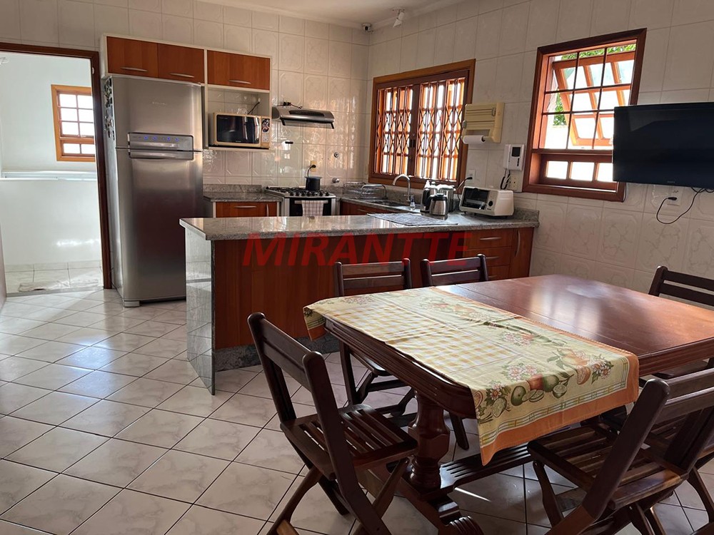 Sobrado de 254m² com 3 quartos em Santana