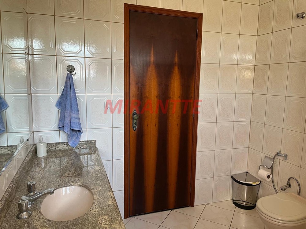 Sobrado de 254m² com 3 quartos em Santana
