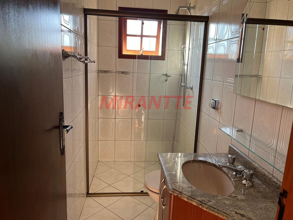 Sobrado de 254m² com 3 quartos em Santana
