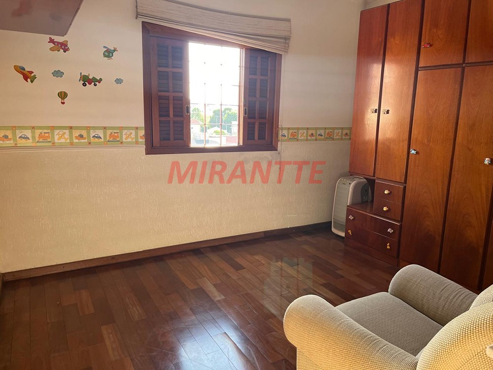 Sobrado de 254m² com 3 quartos em Santana