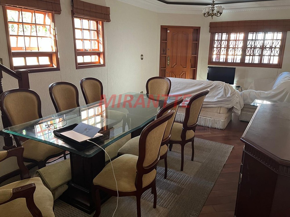 Sobrado de 254m² com 3 quartos em Santana