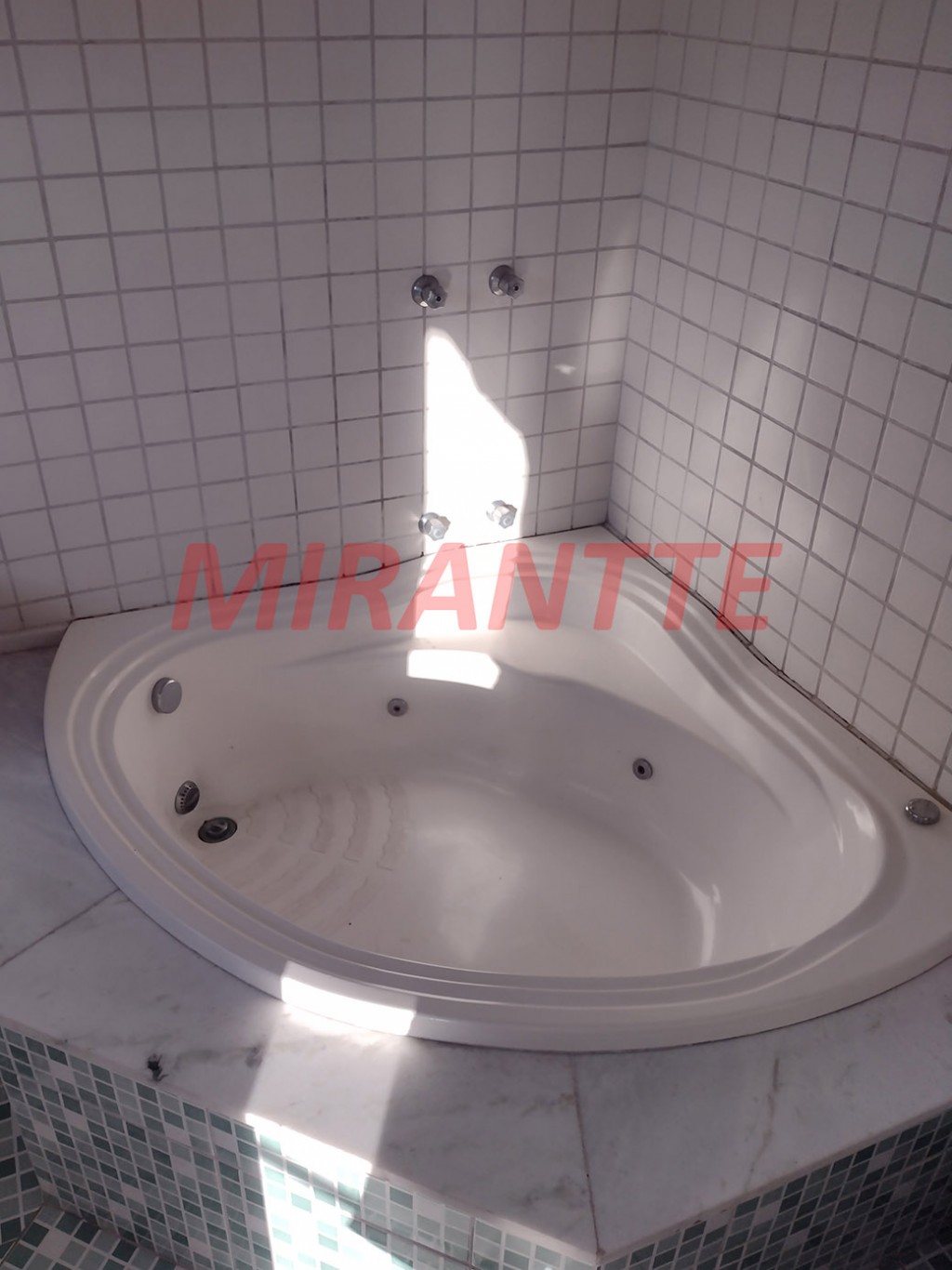 Sobrado de 359m² com 4 quartos em Horto Florestal