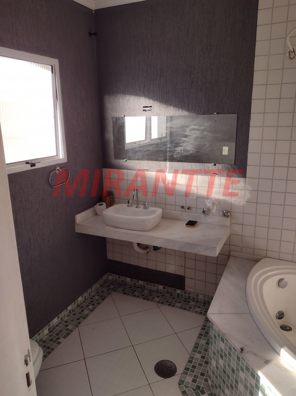 Sobrado de 359m² com 4 quartos em Horto Florestal
