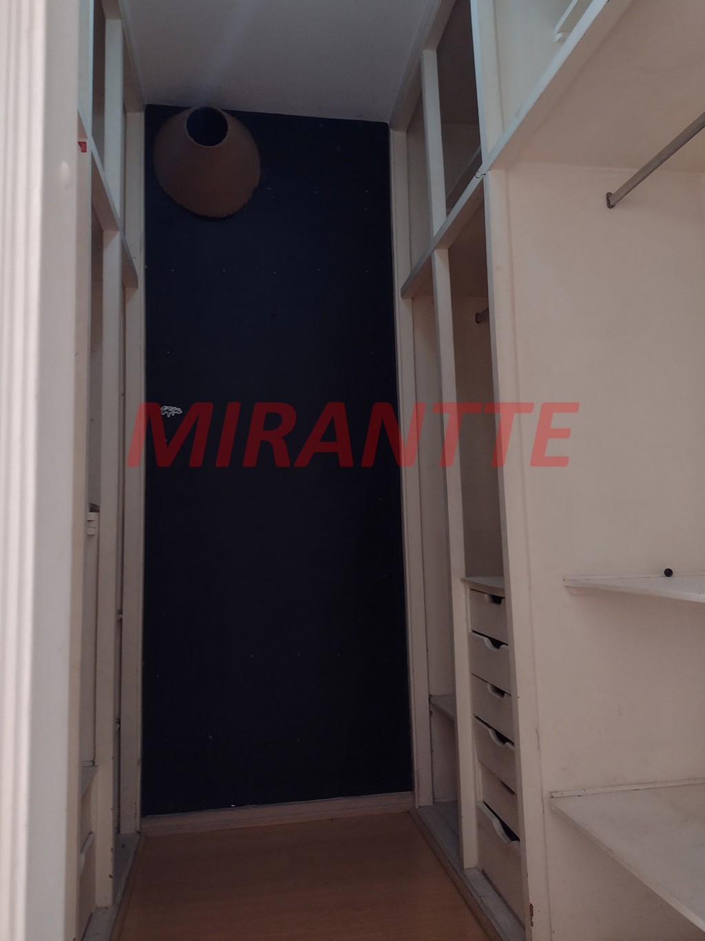 Sobrado de 359m² com 4 quartos em Horto Florestal