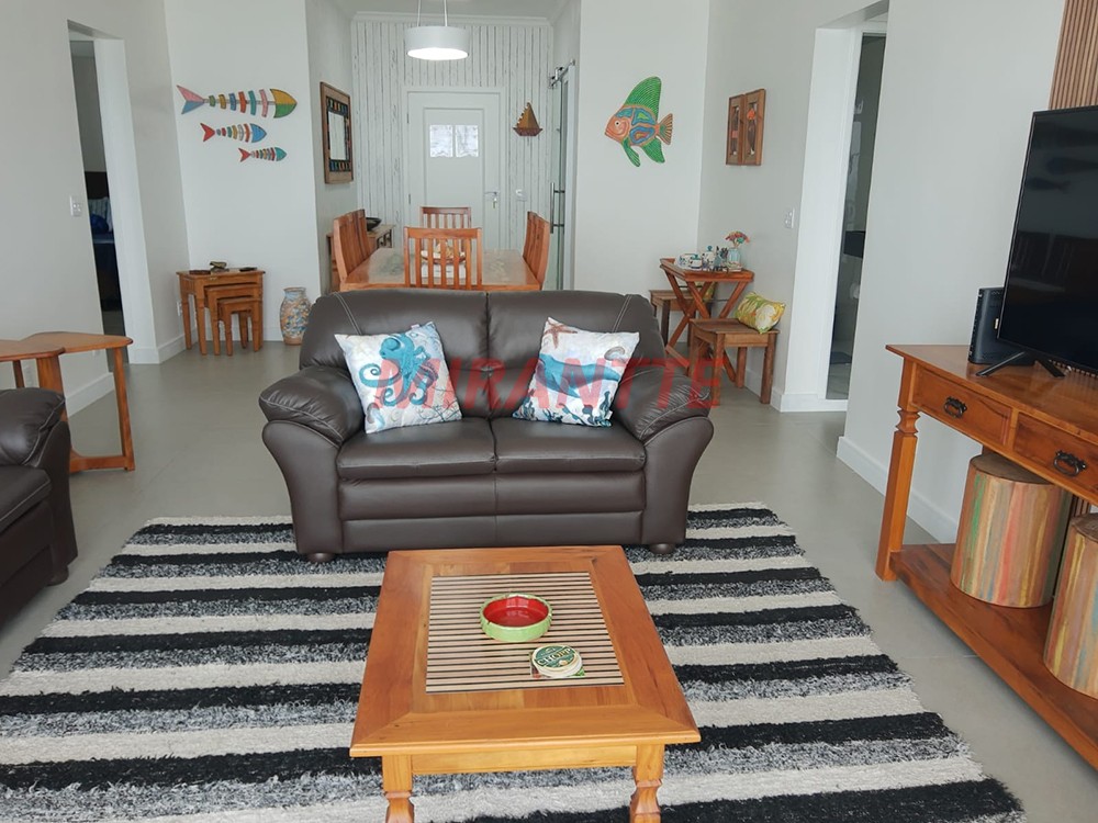 Apartamento com 3 quartos em Pitangueiras