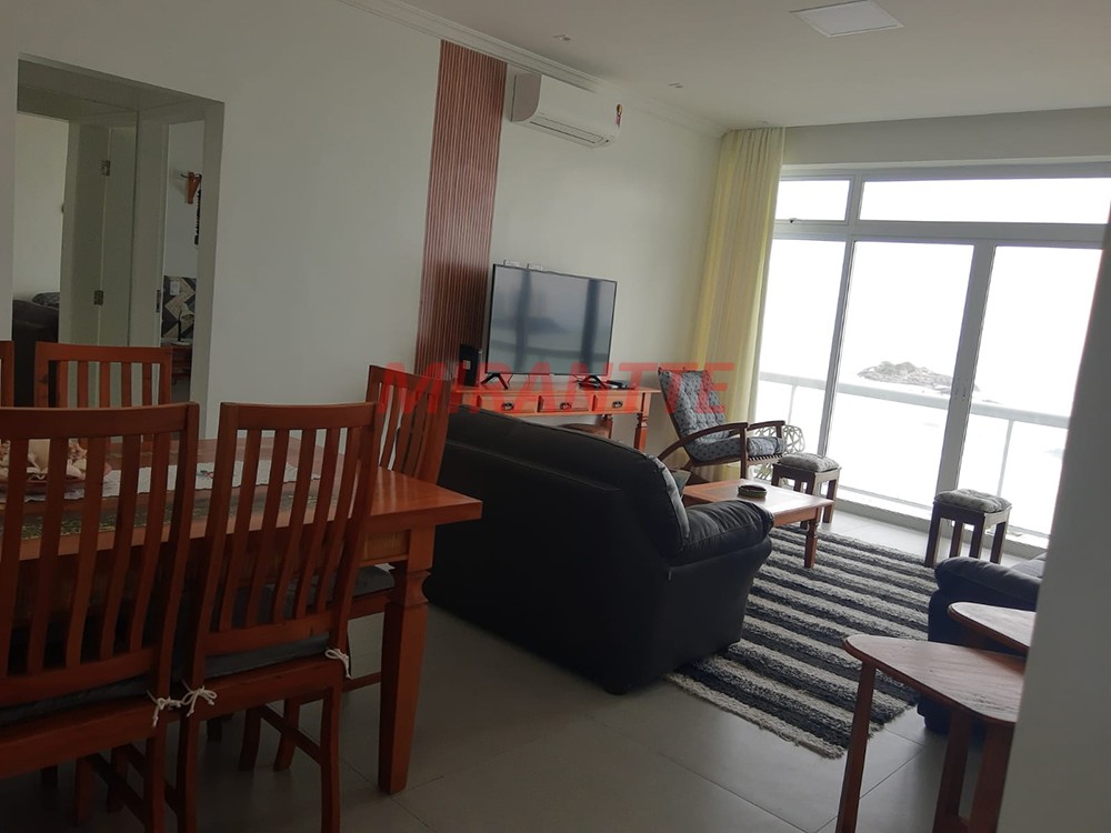 Apartamento com 3 quartos em Pitangueiras