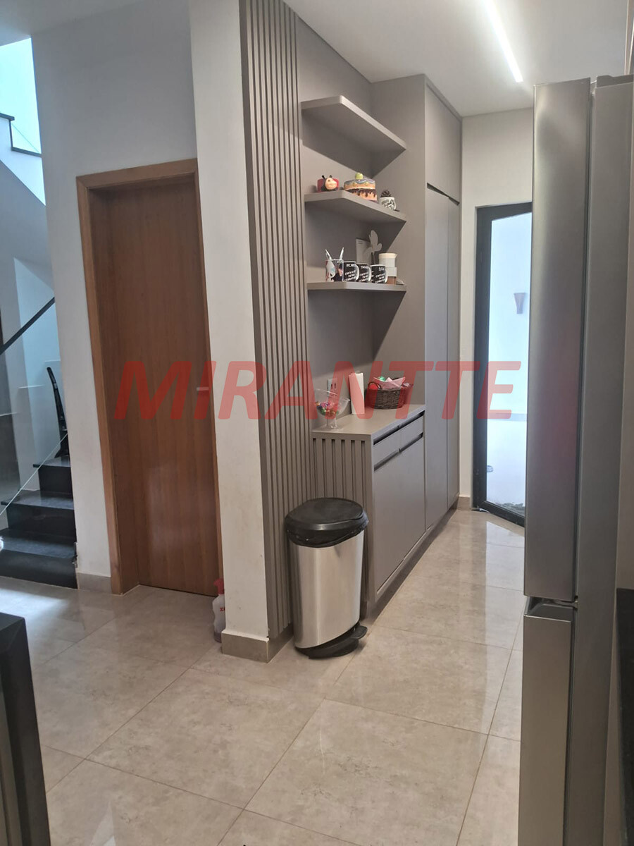Sobrado de 294m² com 2 quartos em Sítio Barrocada