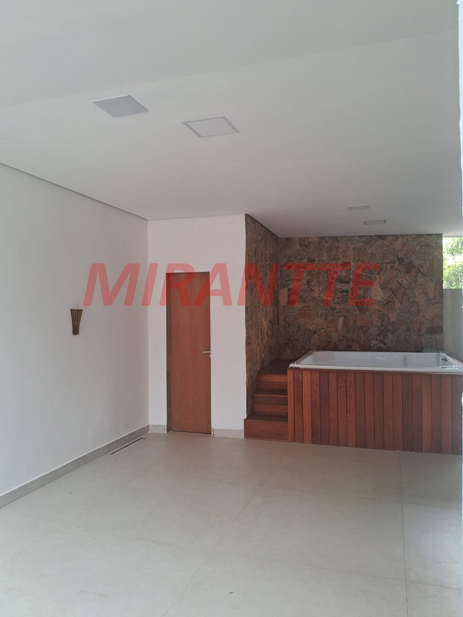 Sobrado de 294m² com 2 quartos em Sítio Barrocada