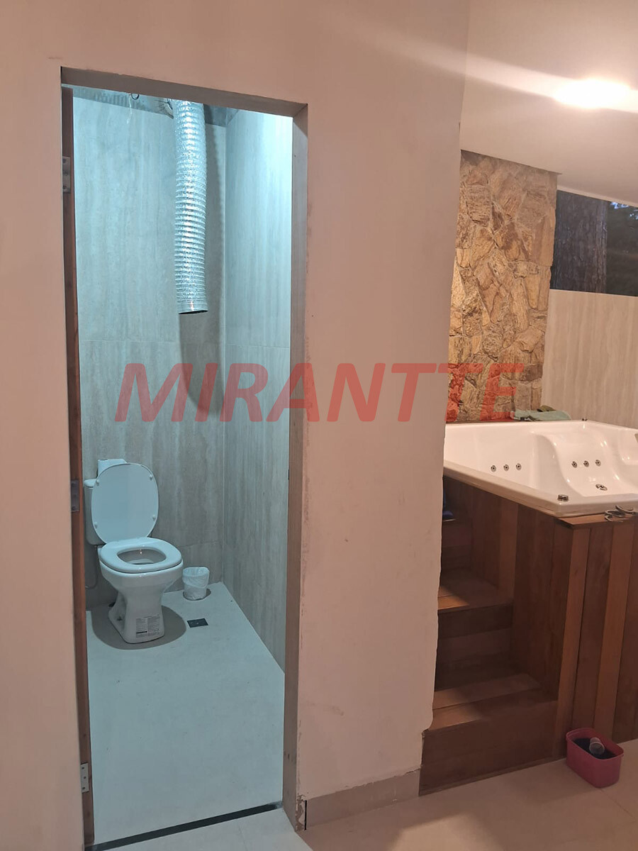 Sobrado de 294m² com 2 quartos em Sítio Barrocada