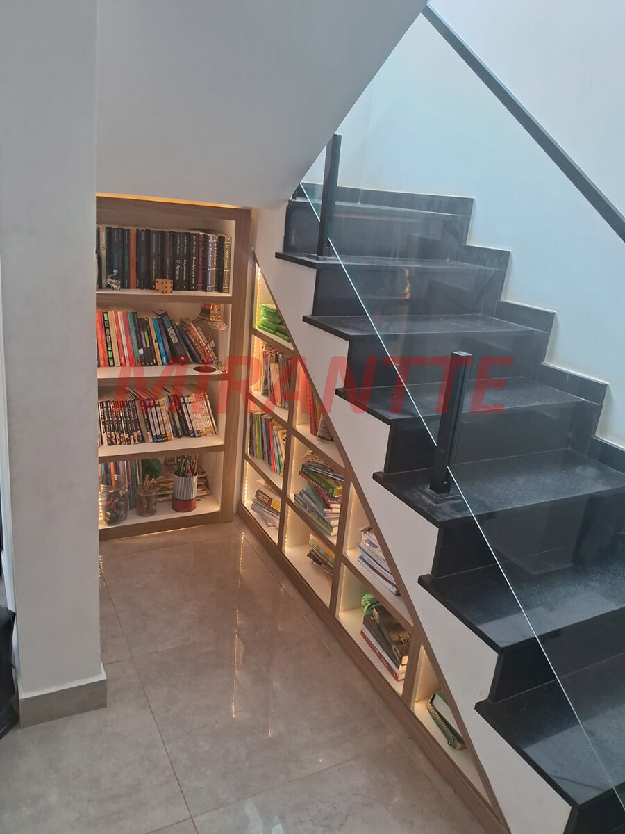 Sobrado de 294m² com 2 quartos em Sítio Barrocada