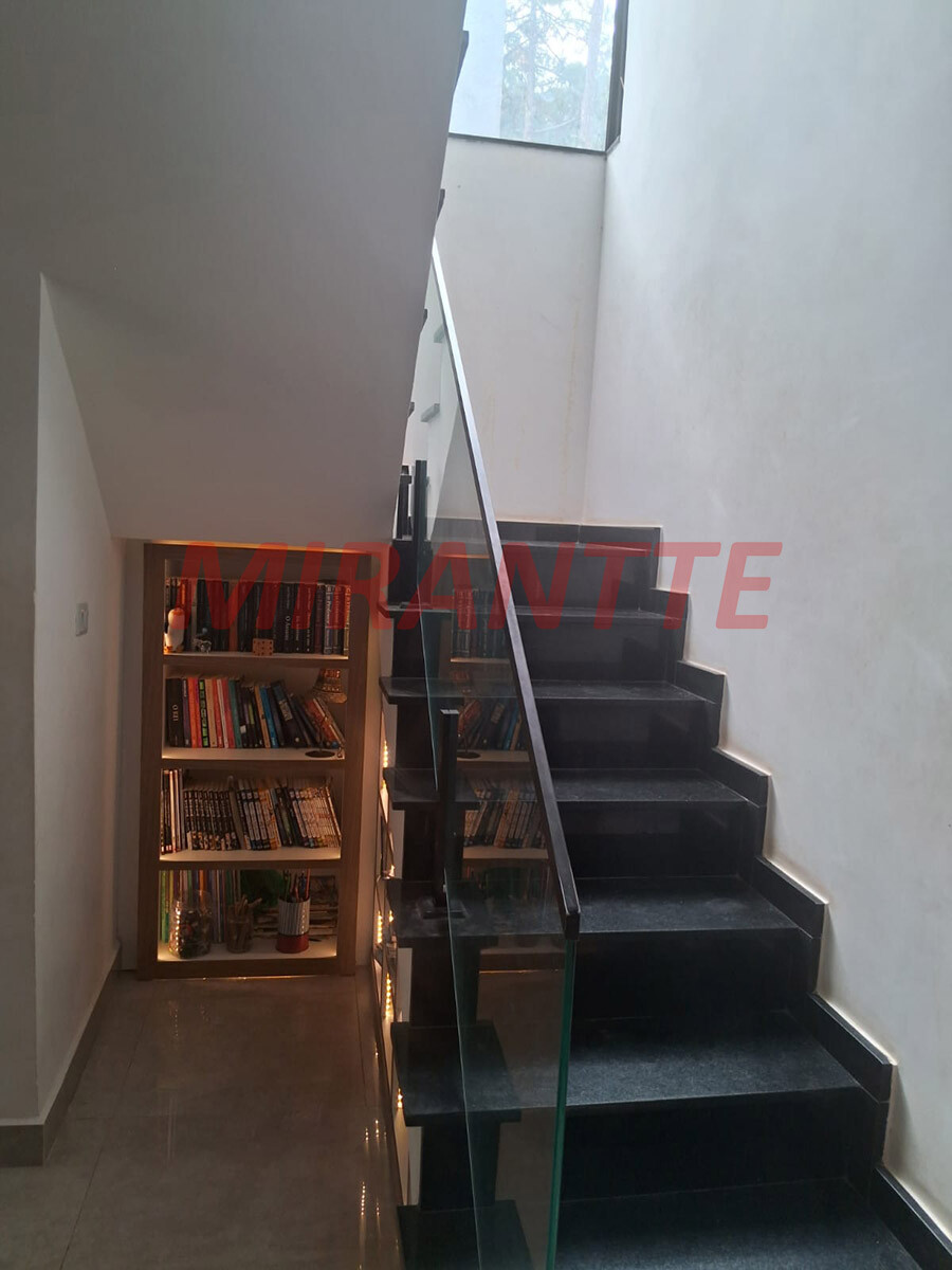 Sobrado de 294m² com 2 quartos em Sítio Barrocada