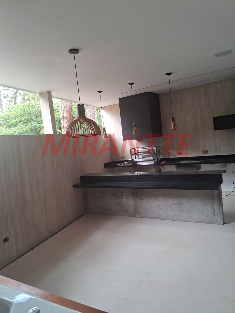 Sobrado de 294m² com 2 quartos em Sítio Barrocada