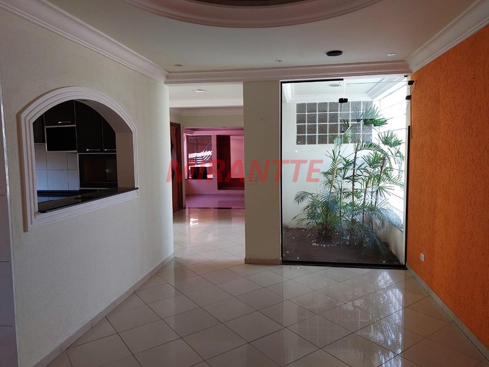 Sobrado de 264m² com 3 quartos em Vila Ré