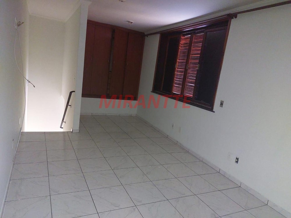 Sobrado de 264m² com 3 quartos em Vila Ré
