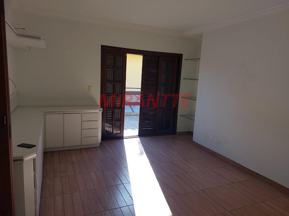Sobrado de 264m² com 3 quartos em Vila Ré