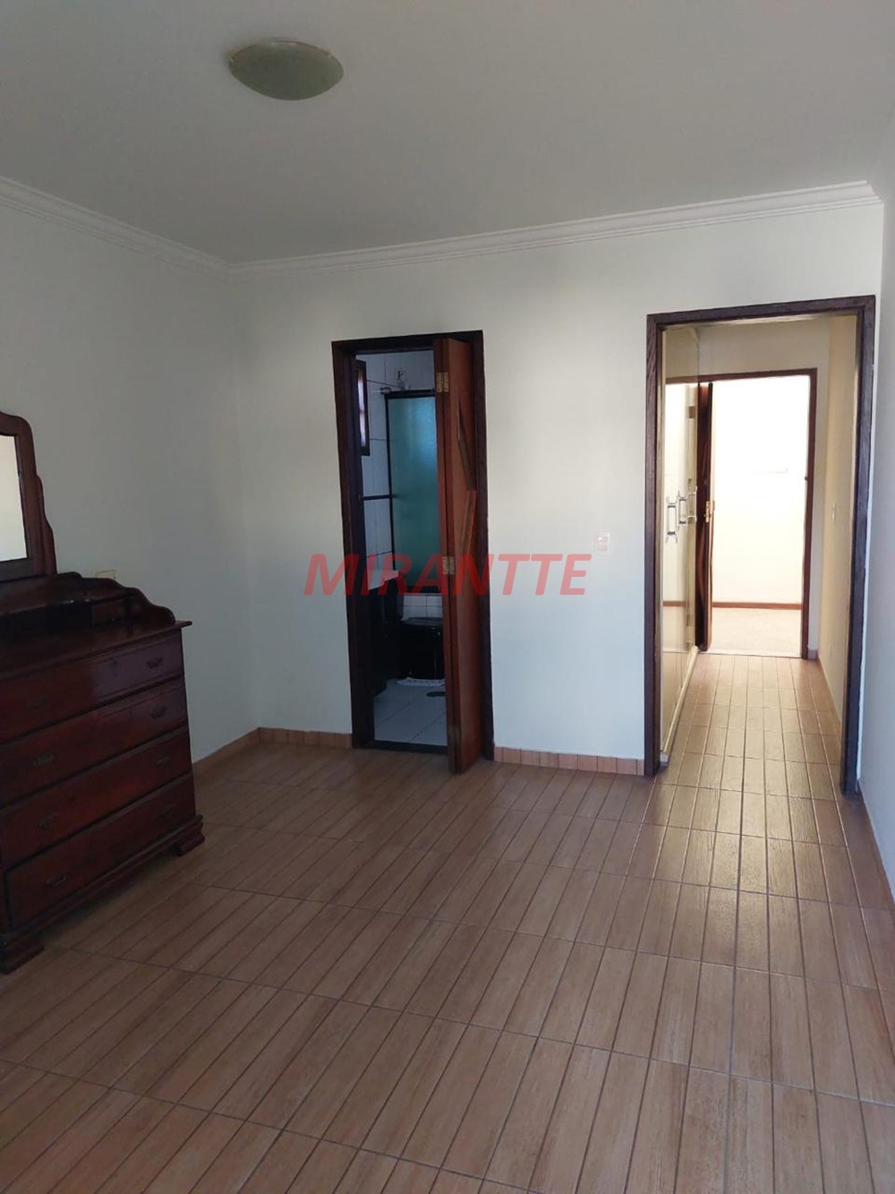 Sobrado de 264m² com 3 quartos em Vila Ré
