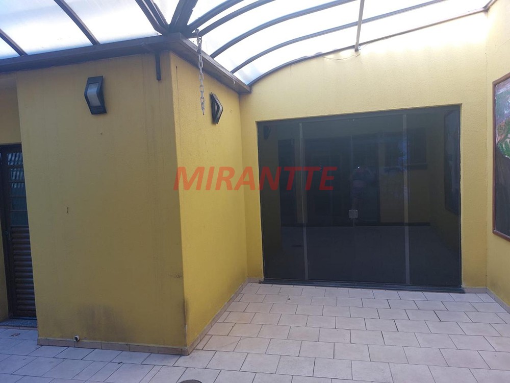 Sobrado de 264m² com 3 quartos em Vila Ré