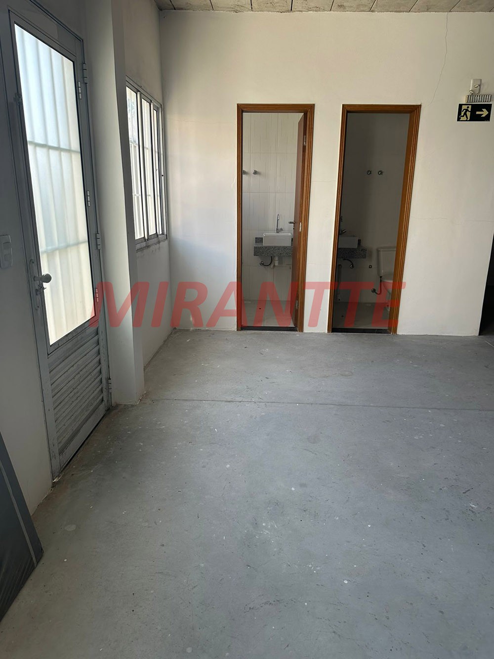 Comercial de 744m² em Água Fria